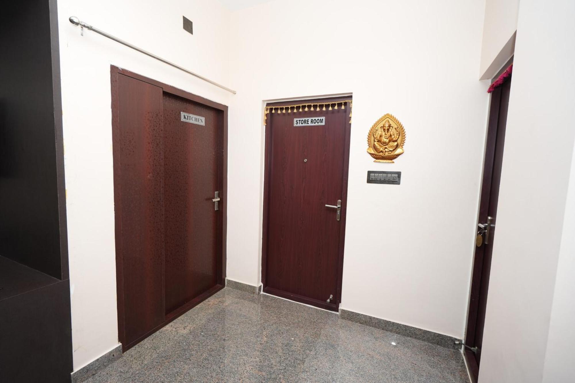 Goutham Residency Hotel Kadalur Exterior photo